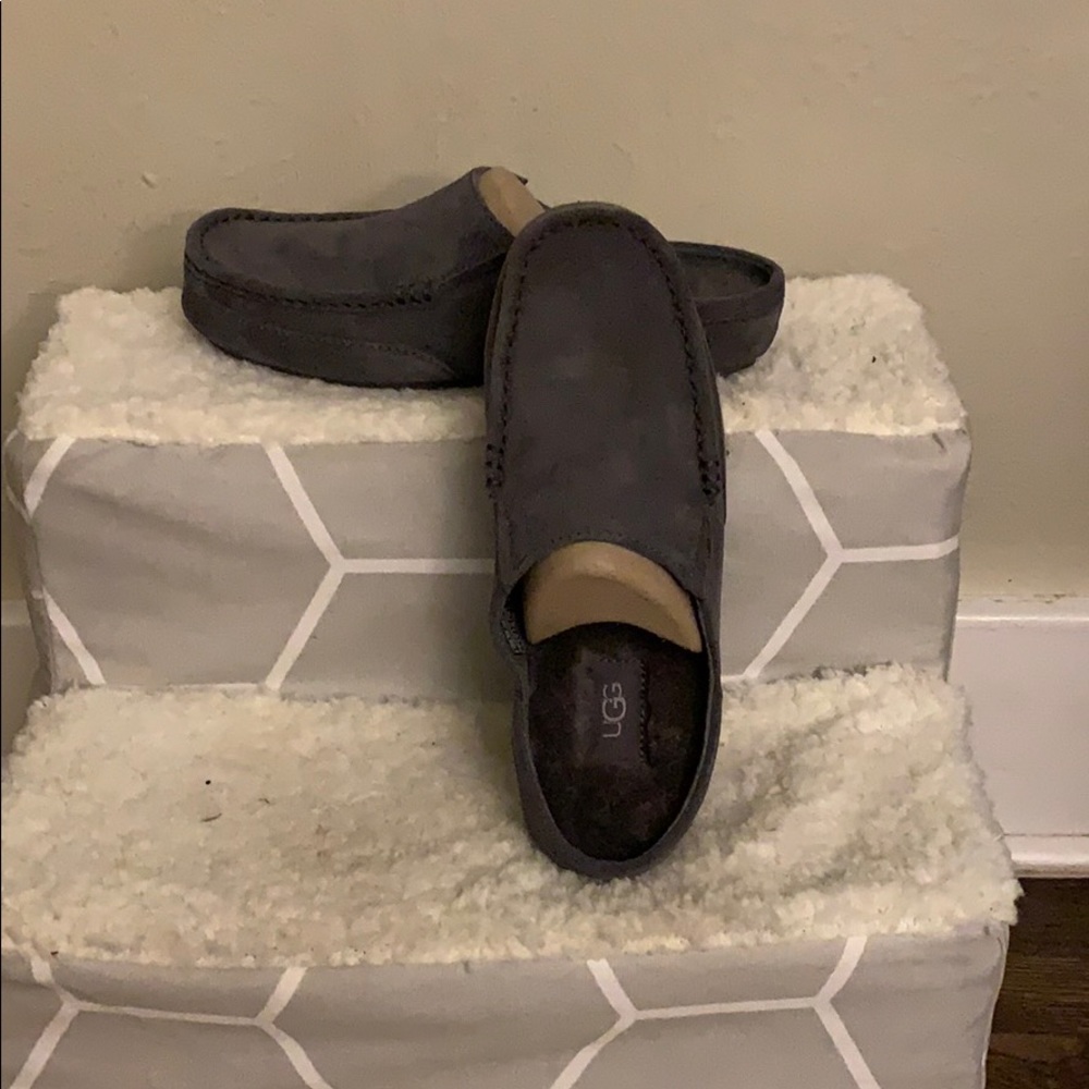 NWT Men’s Gray Size 7 UGG Alamar Loafer